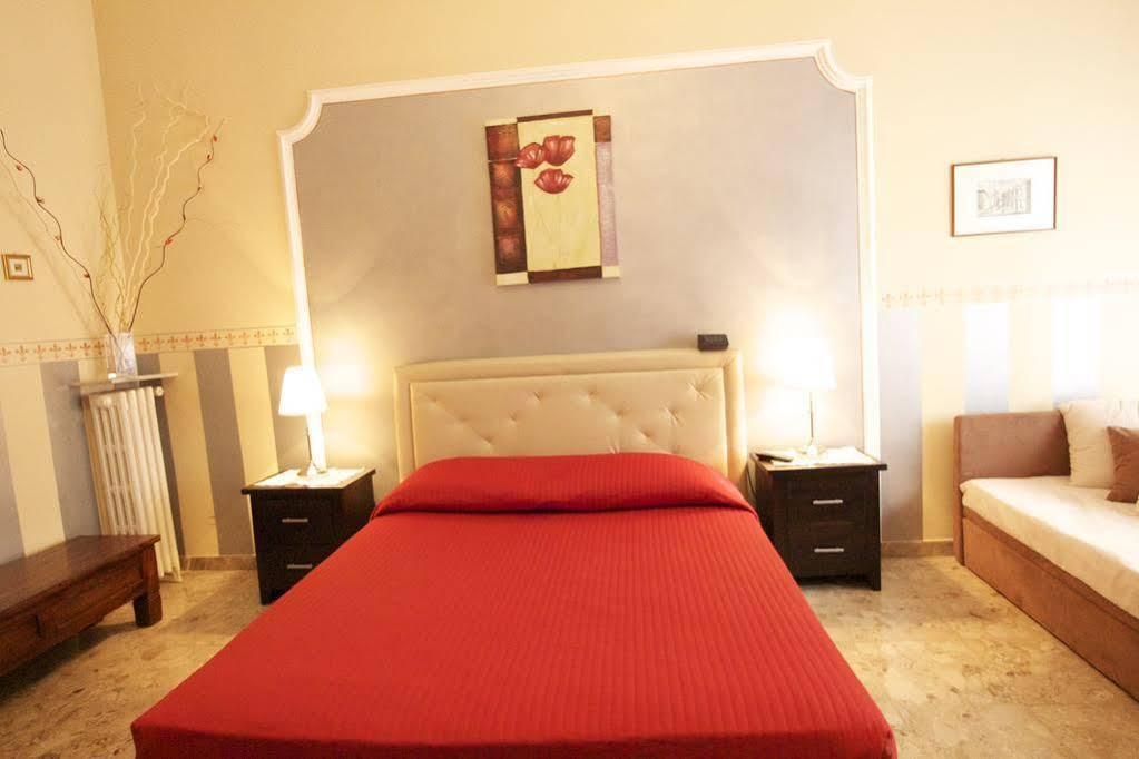 Al Teatro Hotel Verona Bagian luar foto